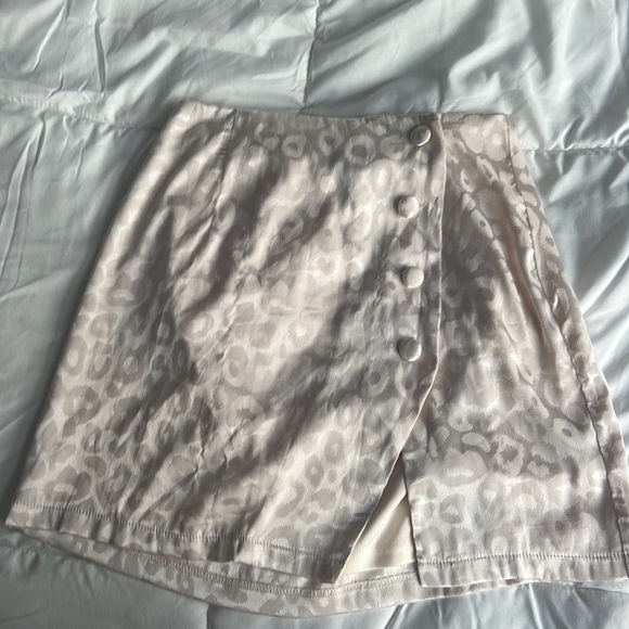Satin Light Leopard Print Mini Skirt - Picture 1 of 3